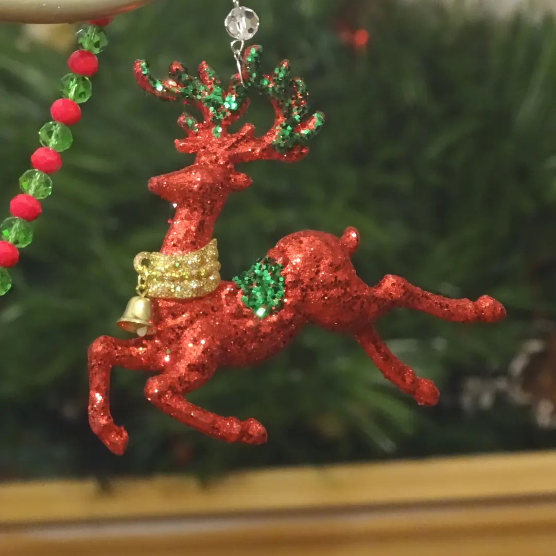 HOLIDAY CHANDELIER MAKEOVER KIT - (3) Red Reindeer   (3) 12" Red/Green Bead Crystal Garland
