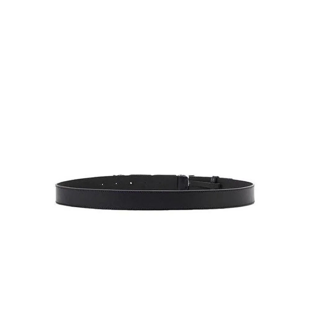 This black men's leather belt is made unique by the maxi Iceberg logo that gives structure to the metal buckle. A distinctive and essential accessory in an elegant metallic finish. Sku:21IP1P1660169009000