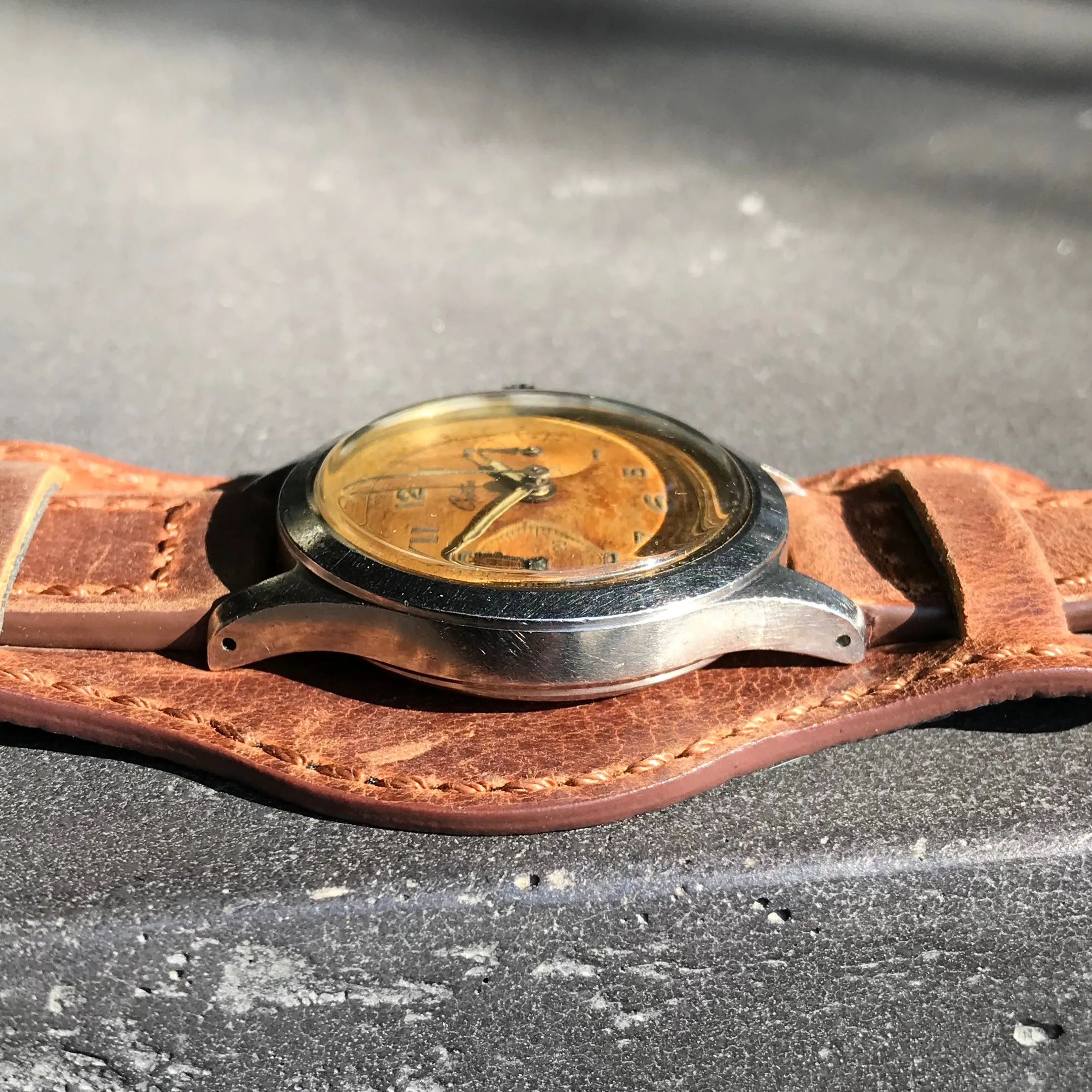 Vintage Croton Clamshell Steel Chronograph Sunburst Patina Manual Wristwatch