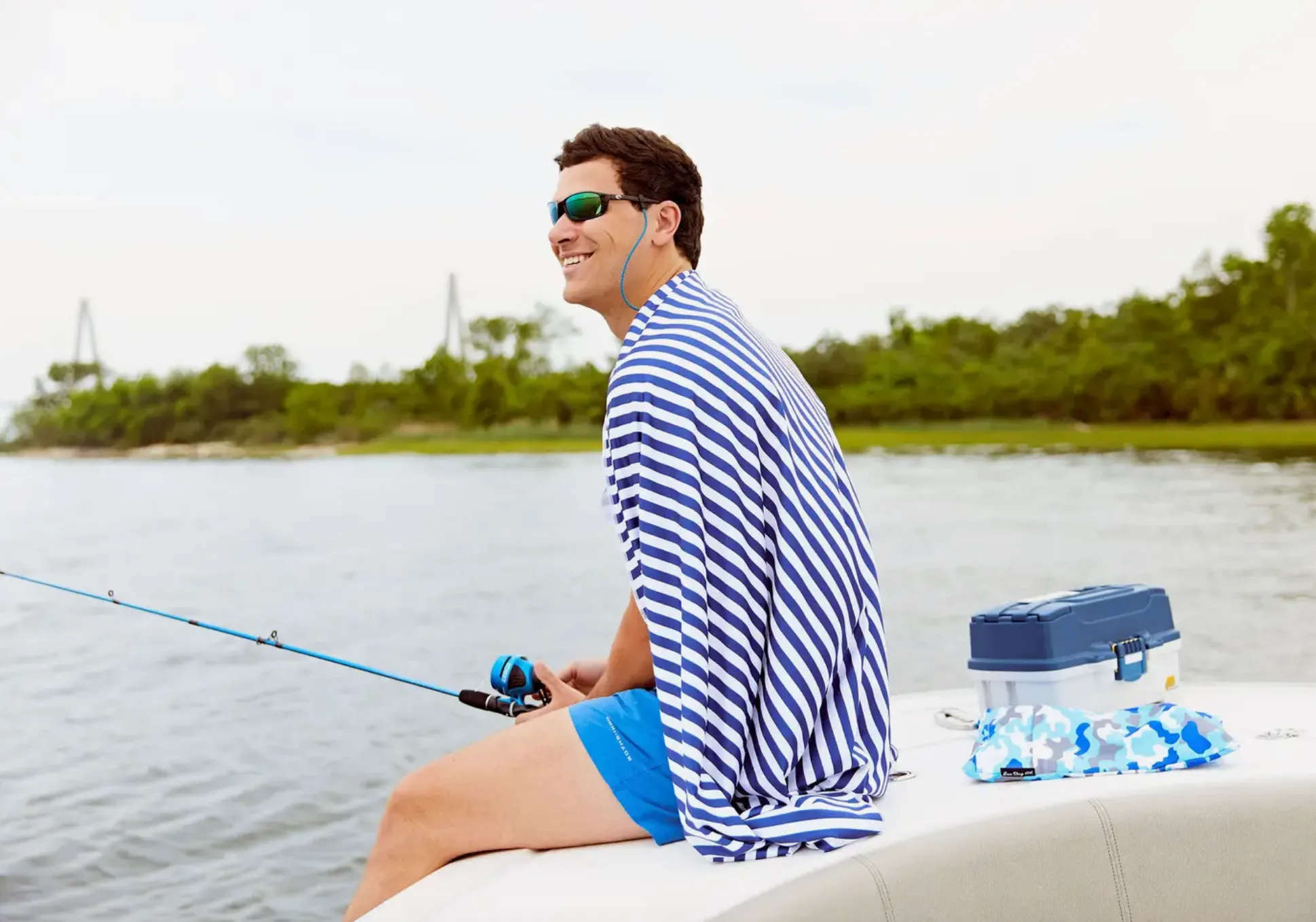Xl Upf 50  Sunscreen Towel (Navy Stripe)