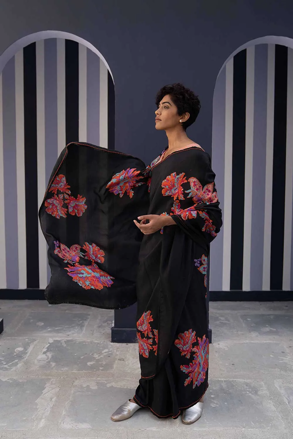 YAM   I   Espanyol TAHITI SAREE 1  (SAREE)  [BLOUSE STITCHED/ UNSTITCHED NOT INCLUDED] PURE HABUTAI SILK BLACK YAMSR27