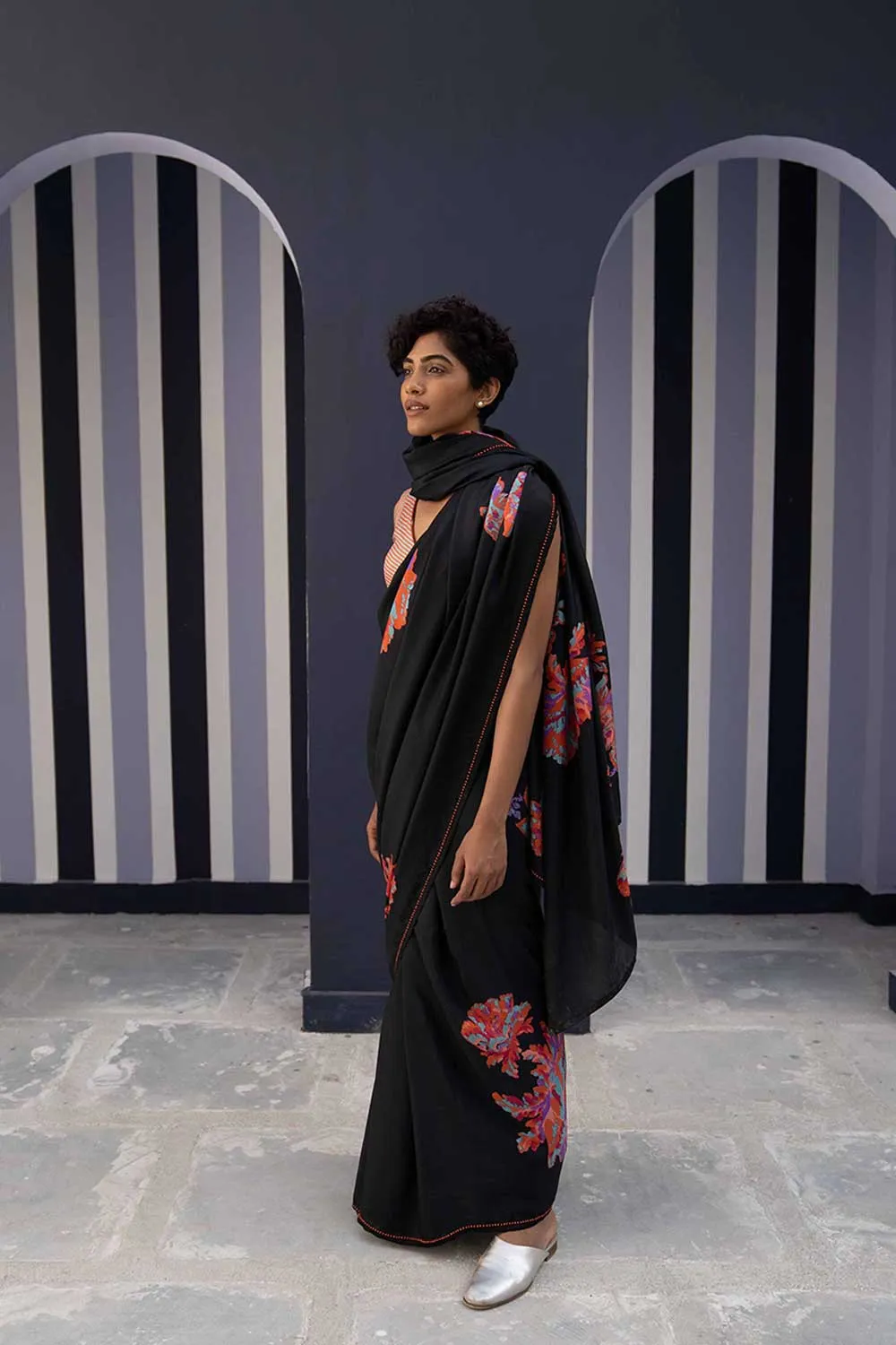 YAM   I   Espanyol TAHITI SAREE 1  (SAREE)  [BLOUSE STITCHED/ UNSTITCHED NOT INCLUDED] PURE HABUTAI SILK BLACK YAMSR27