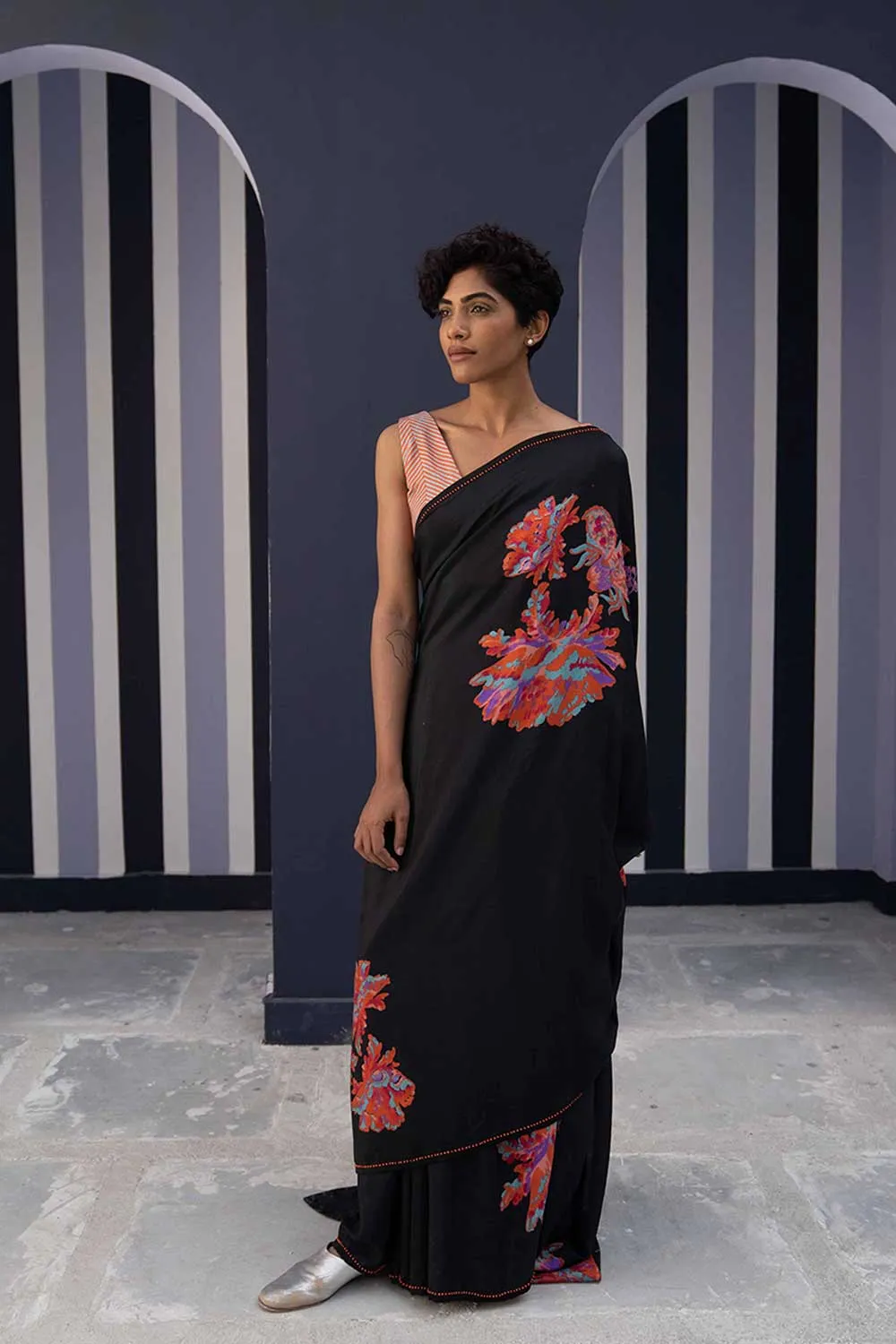 YAM   I   Espanyol TAHITI SAREE 1  (SAREE)  [BLOUSE STITCHED/ UNSTITCHED NOT INCLUDED] PURE HABUTAI SILK BLACK YAMSR27